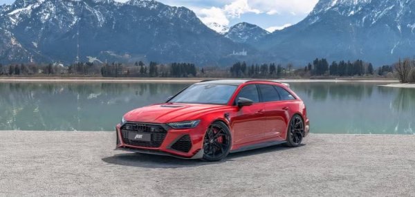 Двигател - 4,0-литров мек хибрид с двойно турбо и 8 цилиндъра

Мощност - 750 к.с

0-100 км/ч - 3,1 секунди

Максимална скорост - 315 км/ч

Най-новото попълнение в колекцията на Макс Верстапен е ABT Audi RS6 Legacy Edition, един от само двеста екземпляра, специално настроен от специалисти на Audi ABT Sportsline. Серийната версия на това Audi RS6 доставя впечатляващите 591 к.с., така че 750 коня може да звучат като нещо невероятно. Но! Има и версия с 1000 к.с.

Обърнете внимание, че мощността от 750 коня е само приблизителна. ABT не са публикували никакви официални числа заради регулациите на някои пазари като американския. Legacy Edition разполага с нови турбодвигатели, подобрен междинен охладител, вложки от въглеродни влакна в предната броня, за да помогне за оптимизиране на всмукването на въздух, и ауспух от неръждаема стомана. Всичко е създадено за функционалност, но пък и има готин вид! 

Преден ръб от въглеродни влакна, капаци на страничните огледала, странични прагове и заден спойлер плюс лъскави черни ковани джанти помагат за естетиката. Интериорът също получава някои подобрения - има тапициран с алкантара волан и пера за превключване на скоростите Dinamica.

Колекцията на Верстапен показва привързаност към немското инженерство. Шампионът отпразнува първата си победа в състезание, като купи 2016 Porsche 911 GT3 RS за страхотните $175 900. Първо поиска съвет от баща си за кола, която все още притежава до ден днешен. Наскоро взе още няколко, за да създаде свой собствен състезателен отбор.
Макс е бил виждан да пътува с Mercedes-AMG C63 S от 2017-а, както и с V8 на стойност $72 800, който в крайна сметка предложи на търг. Но това изглежда е първото Audi на Верстапен.